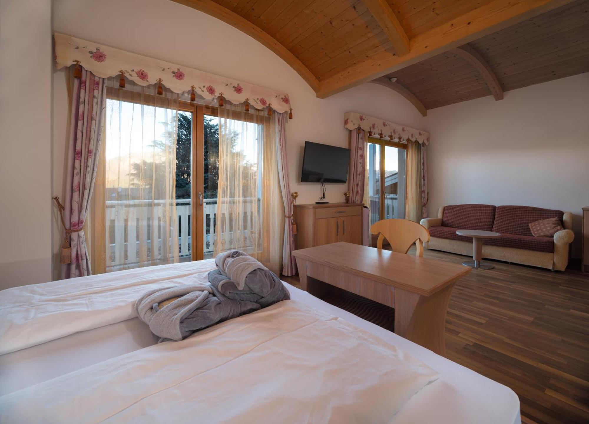 Hotel Weingarten Eppan an der Weinstraße Buitenkant foto